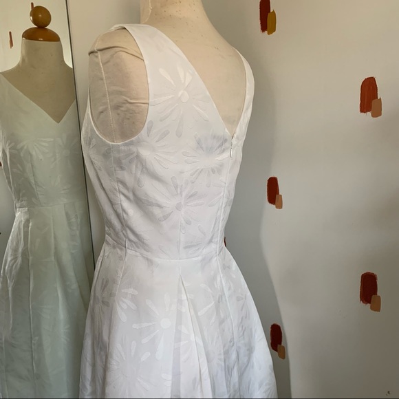 White Tahari Floral Party/Bridal Dress - Picture 4 of 5